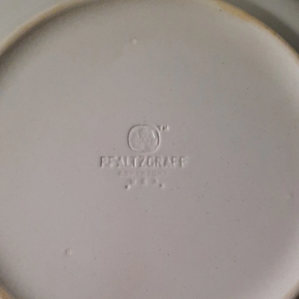 Set of 2 Pfaltzgraff White Dinner Plate with Holly and Red Berry Accents - Picture 10 of 13